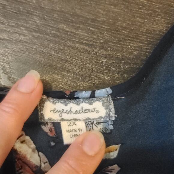 Eyeshadow Plus Size Lightweight Floral Open Shoulder Blouse - Picture 6 of 8